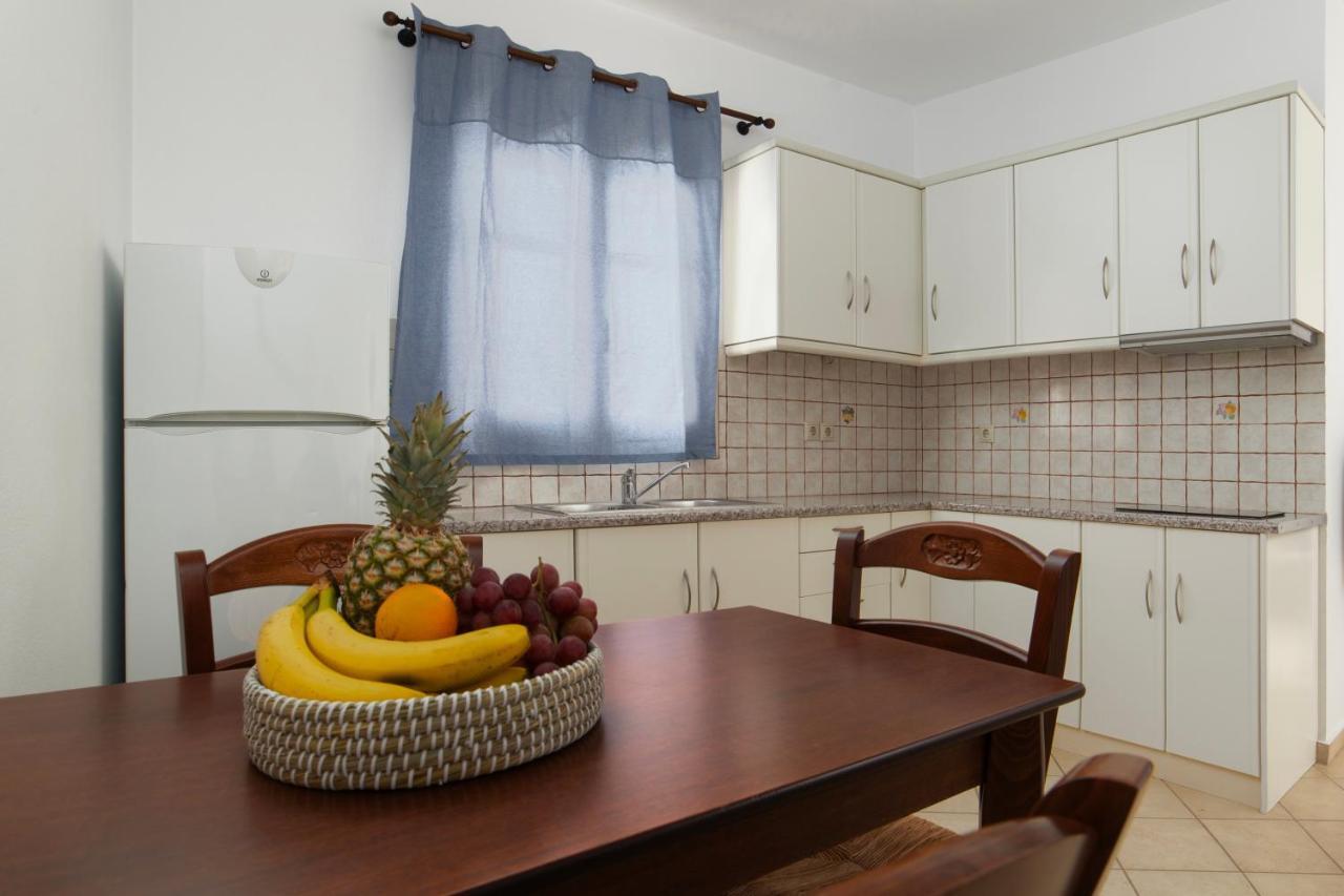 Almar Apartments Батси Экстерьер фото